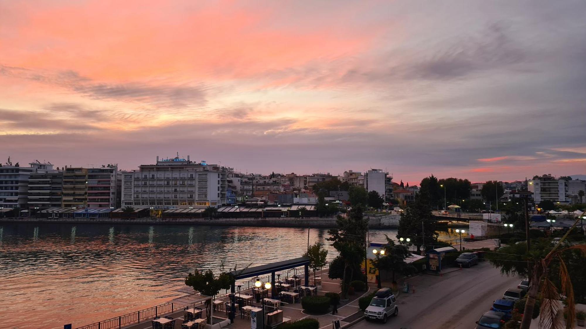 Debbie'S Διαμέρισμα Δίπλα Στο Νερό ! Chalkís Extérieur photo
